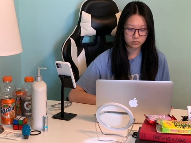 girl at desk learning blue light glasses 
